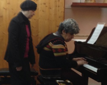 Rasha speelt piano