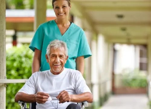 Verzorgende bij French Hospital in Jeruzalem